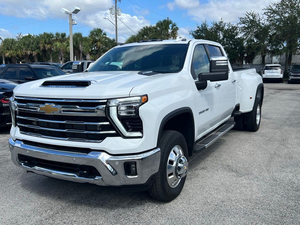 2024 Chevrolet Silverado 3500HD LTZ 2