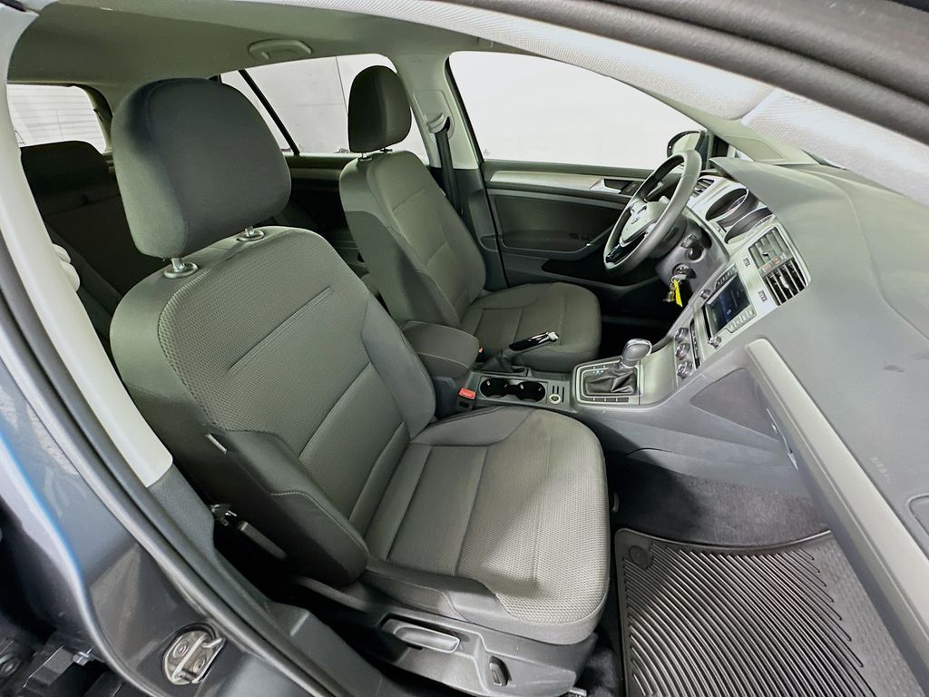 Thumbnail: 2016 Volkswagen Golf - 27