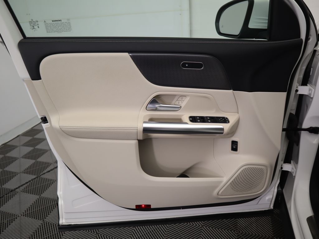 Thumbnail: 2022 Mercedes-Benz GLA - 24