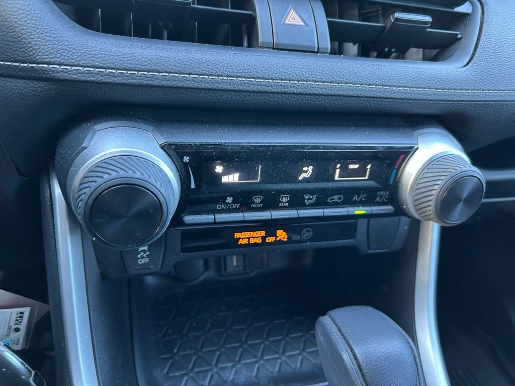 Thumbnail: 2022 Toyota RAV4 - 25