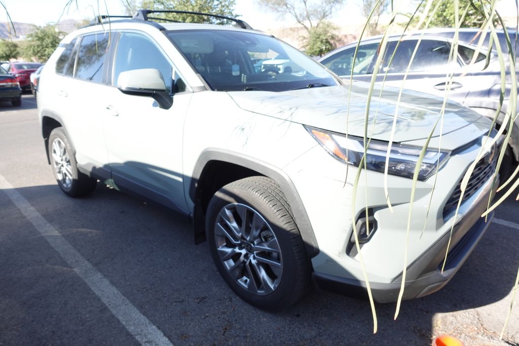 2023 Toyota Rav4 XLE Premium