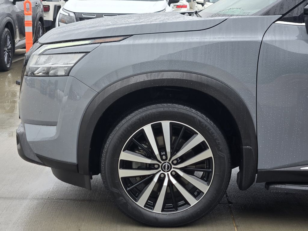 View vehicle photo 7