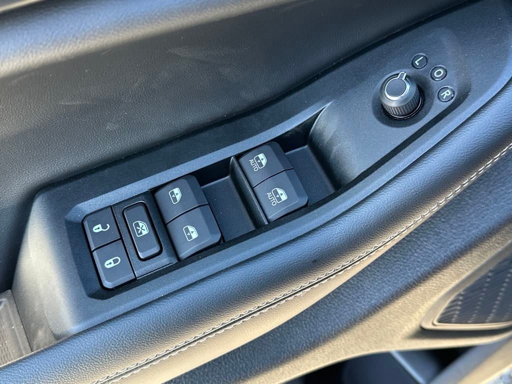 2025 Jeep Grand Cherokee Laredo photo 10