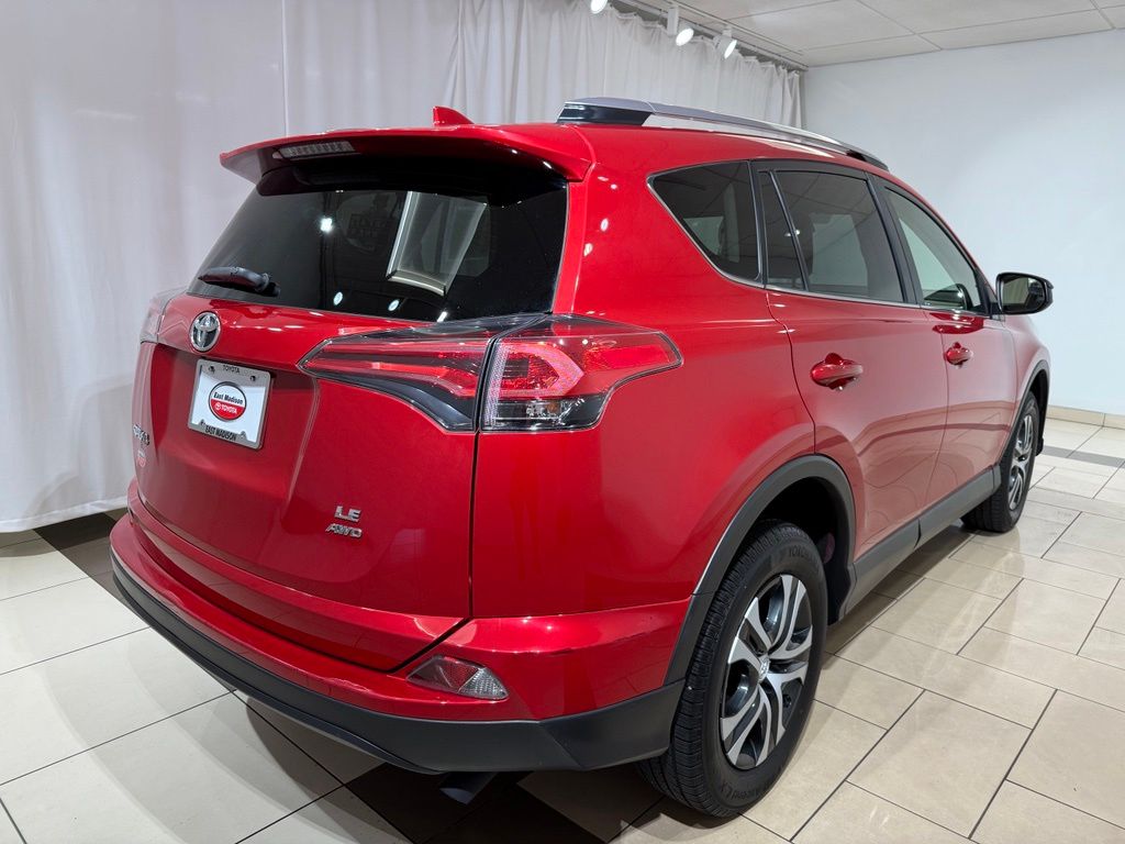 Thumbnail: 2017 Toyota RAV4 - 5