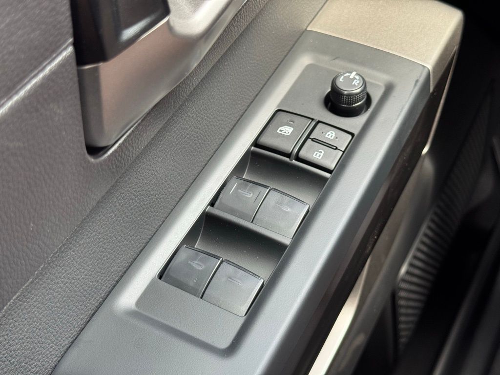 2026 Toyota Tundra SR5 CrewMax photo 17