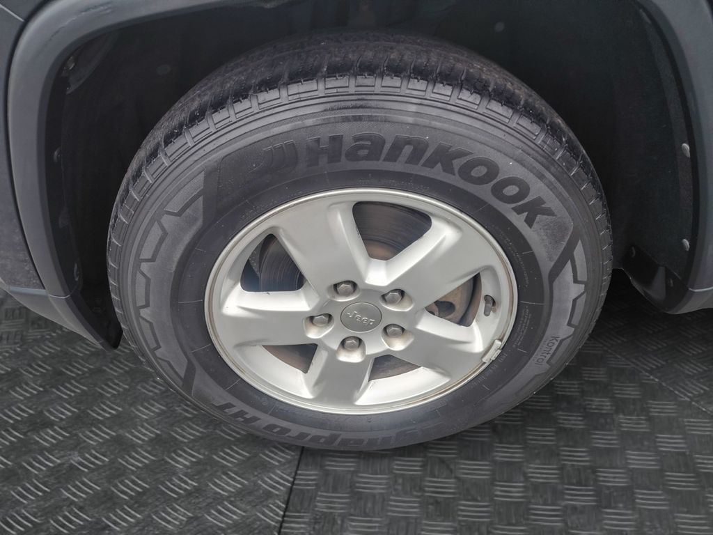 Used Car 2013 Jeep Grand Cherokee  Laredo For Sale Under $10,000 In Austin, Texas