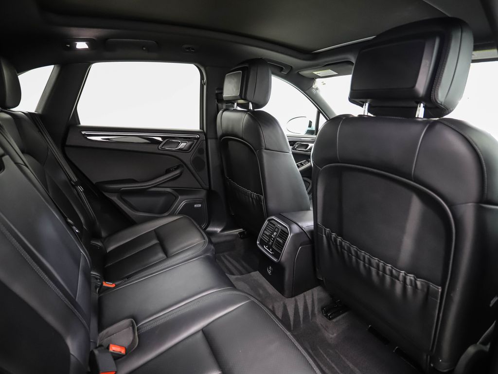 Thumbnail: 2020 Porsche Macan - 24