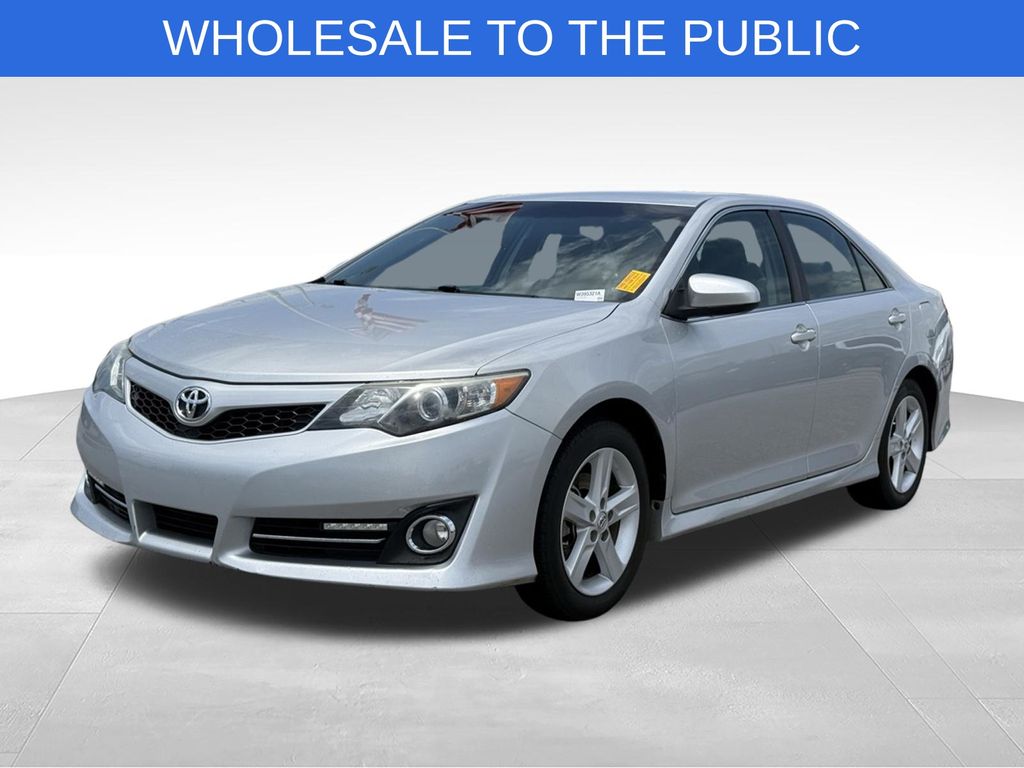 Classic Silver Metallic 2013 Toyota Camry SE Sedan Front-Wheel Drive 6-Speed Automatic