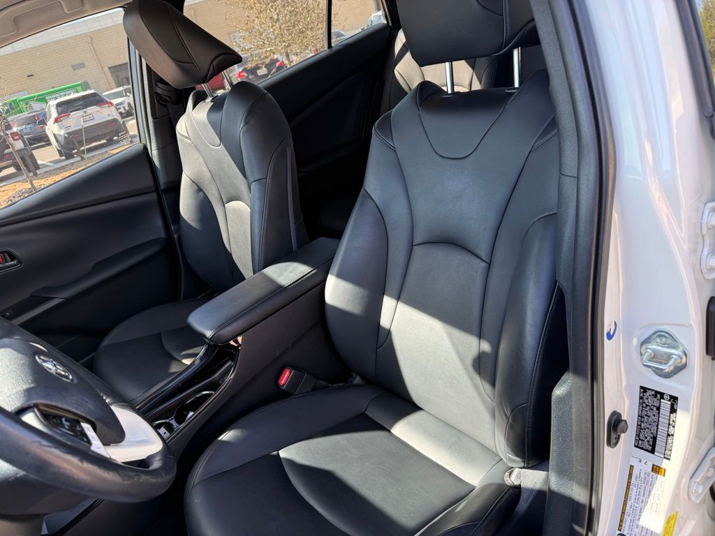 Thumbnail: 2018 Toyota Prius Prime - 13