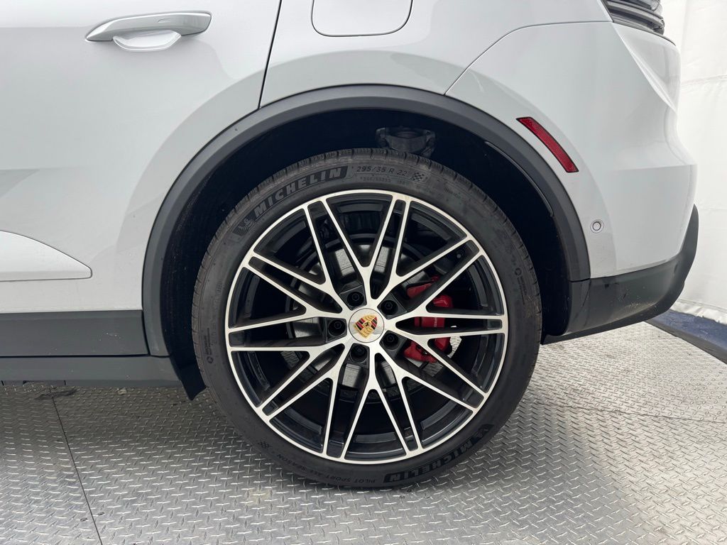 Thumbnail: 2025 Porsche Macan - 7