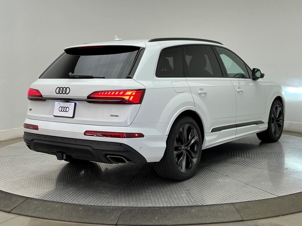 Thumbnail: 2026 Audi Q7 - 5