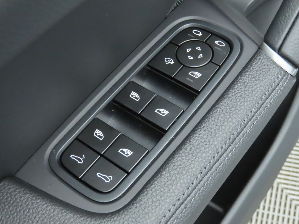 Thumbnail: 2025 Porsche  - 24