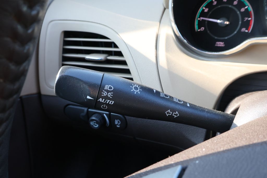 Thumbnail: 2012 Chevrolet Malibu - 23