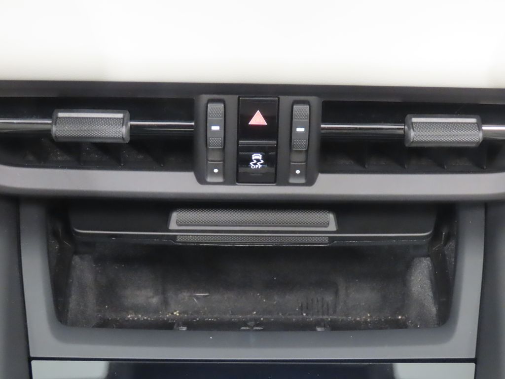 Thumbnail: 2025 Porsche Macan - 29