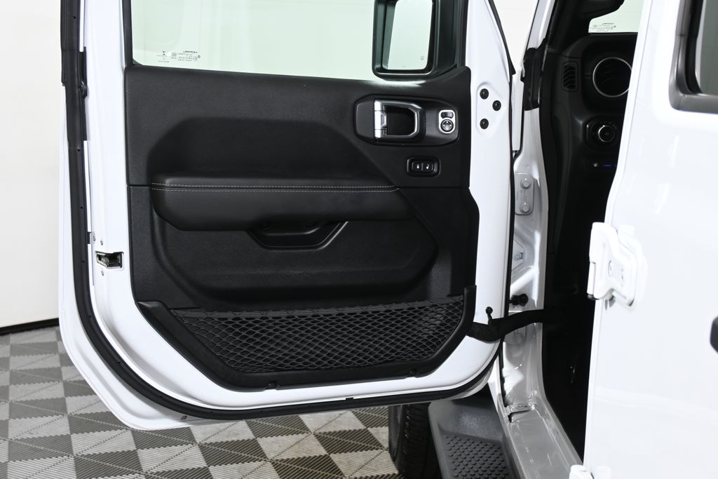 Thumbnail: 2021 Jeep Wrangler - 29