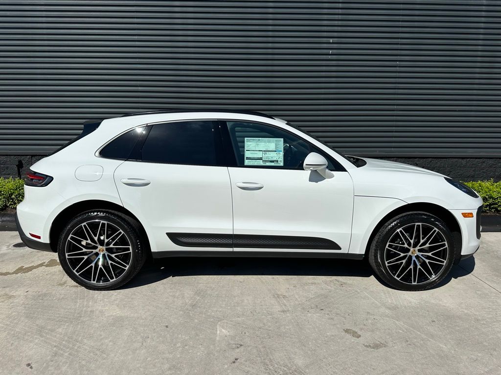 Thumbnail: 2026 Porsche Macan - 10