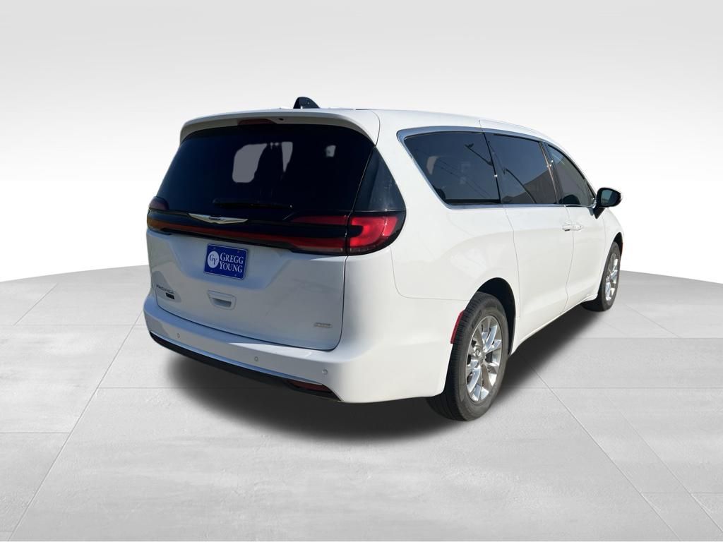 Used 2023 Chrysler Pacifica Van