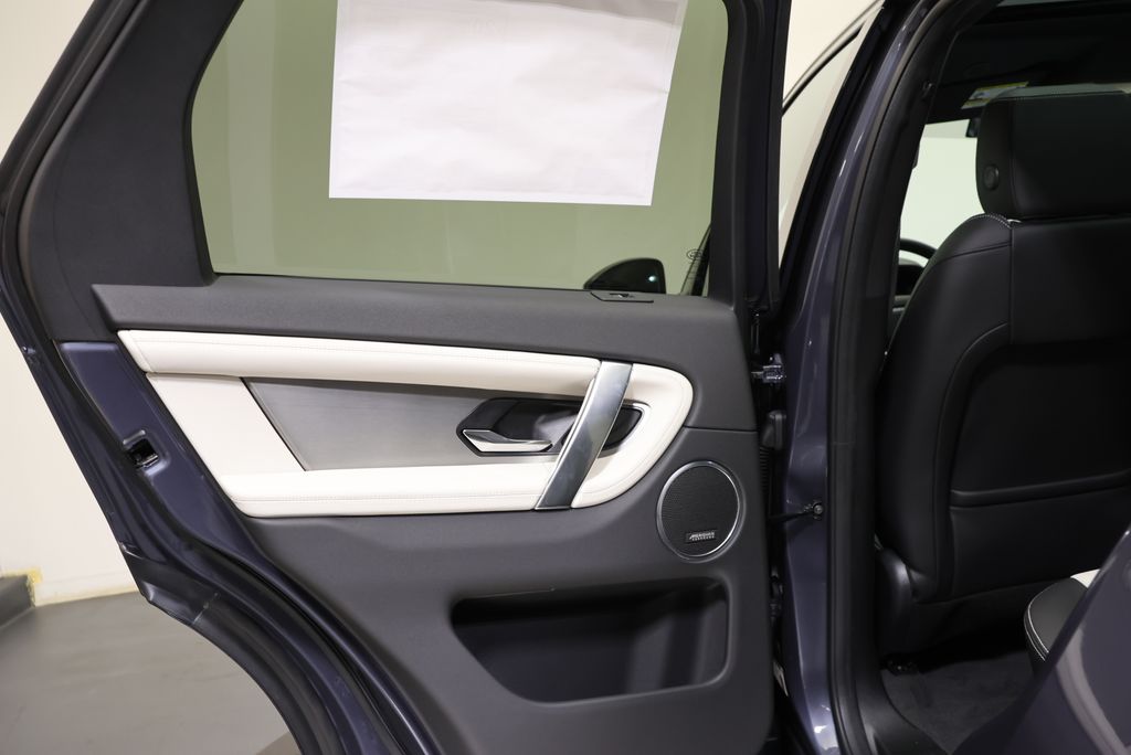 Thumbnail: 2026 Land Rover Discovery Sport - 31