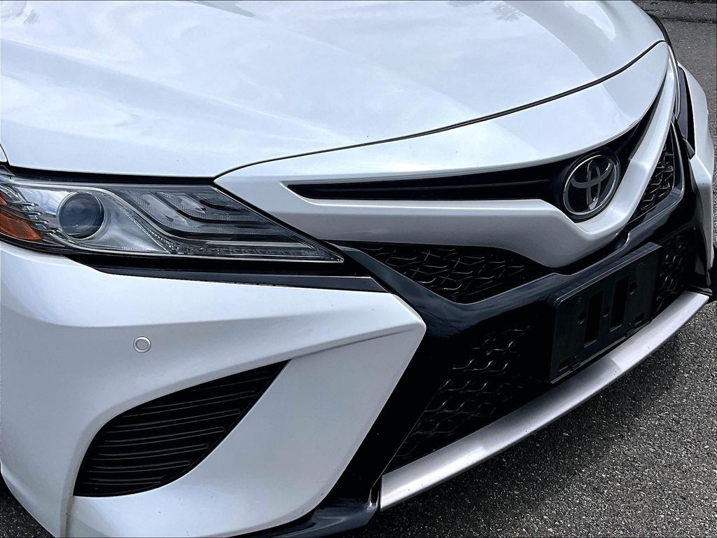 2018 Toyota Camry — photo 32