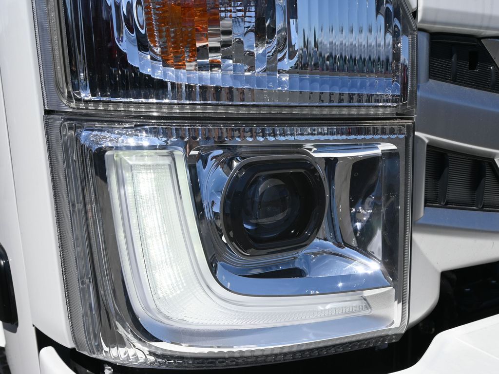 2024 Isuzu NPR HD 