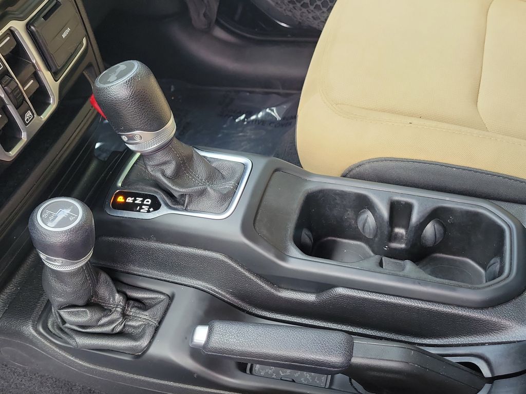 2020 Jeep Wrangler Unlimited Black and Tan - Photo 37