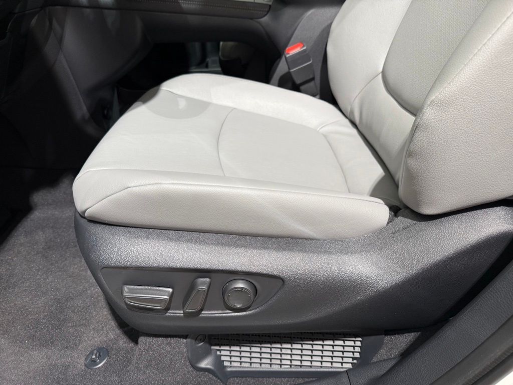Thumbnail: 2026 Toyota Sienna - 14