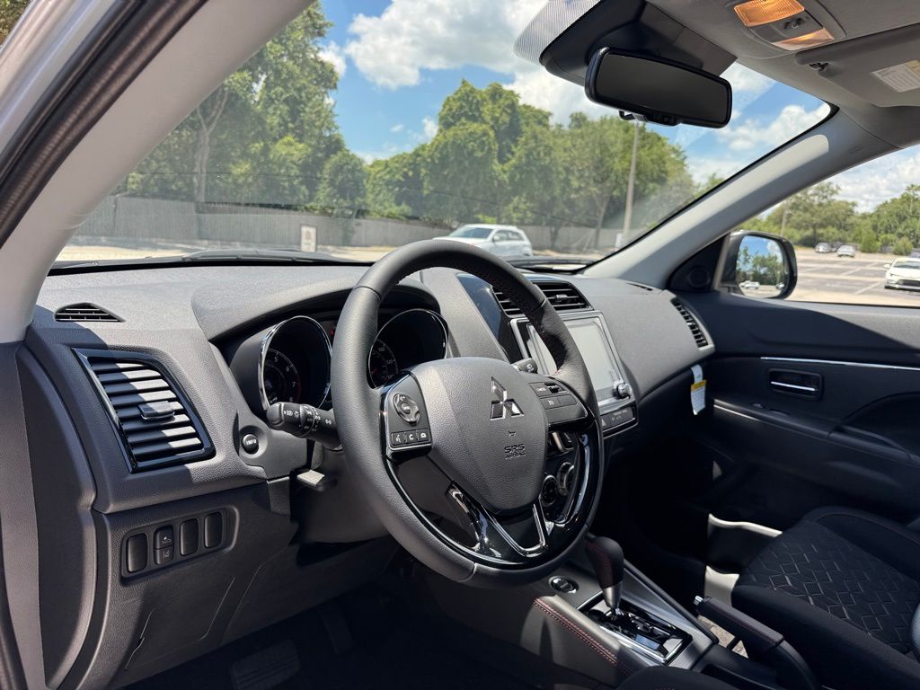 2025 Mitsubishi Outlander Sport LE photo 21