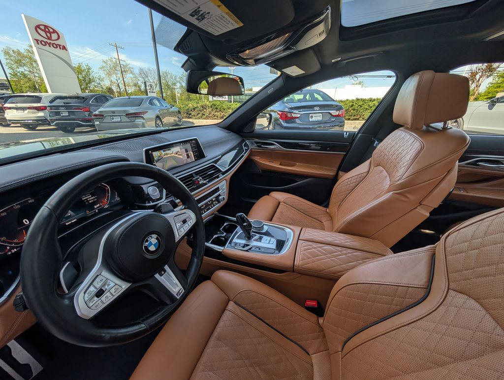 Used 2021 Black BMW 750i xDrive image 8