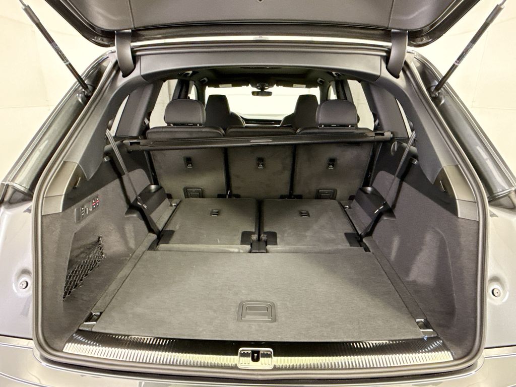 Thumbnail: 2026 Audi SQ7 - 27