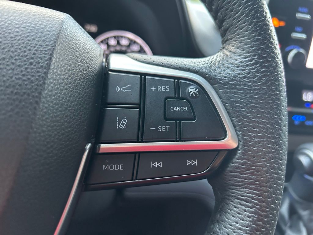 Thumbnail: 2022 Toyota Sienna - 22