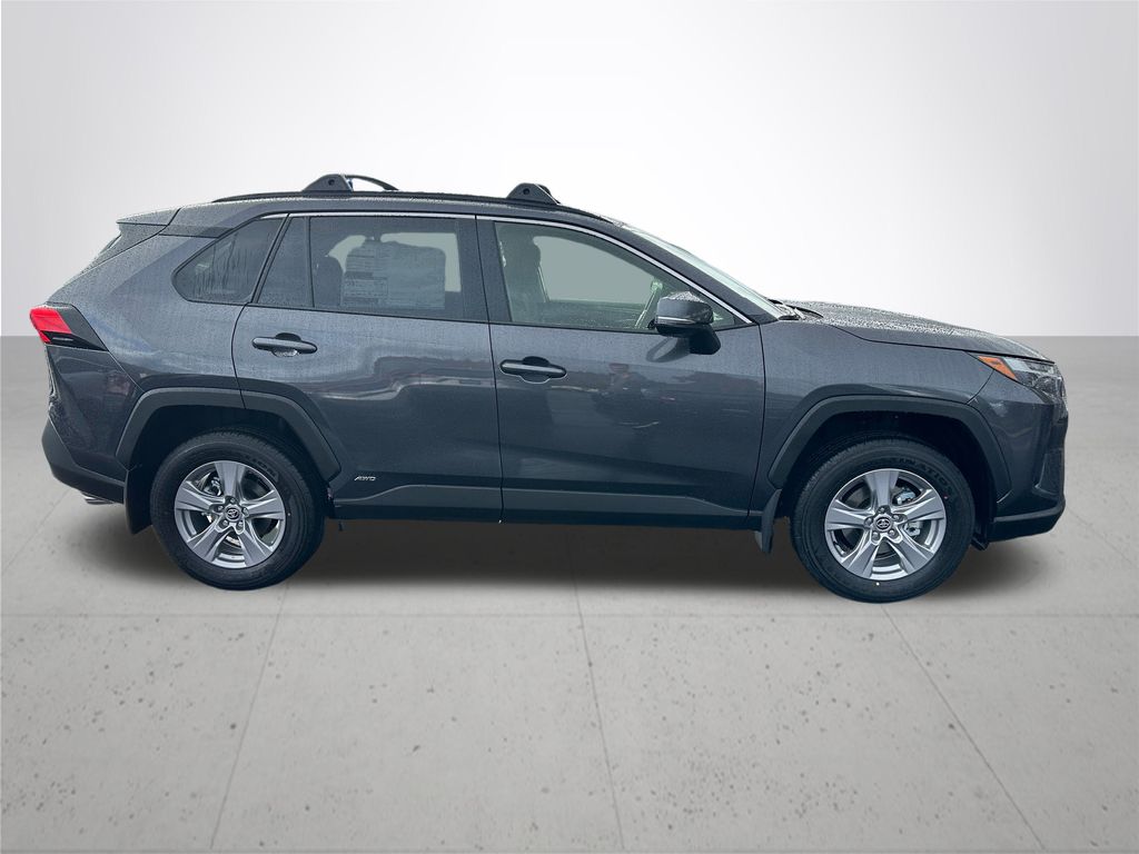 2025 Toyota RAV4 Hybrid XLE photo 4