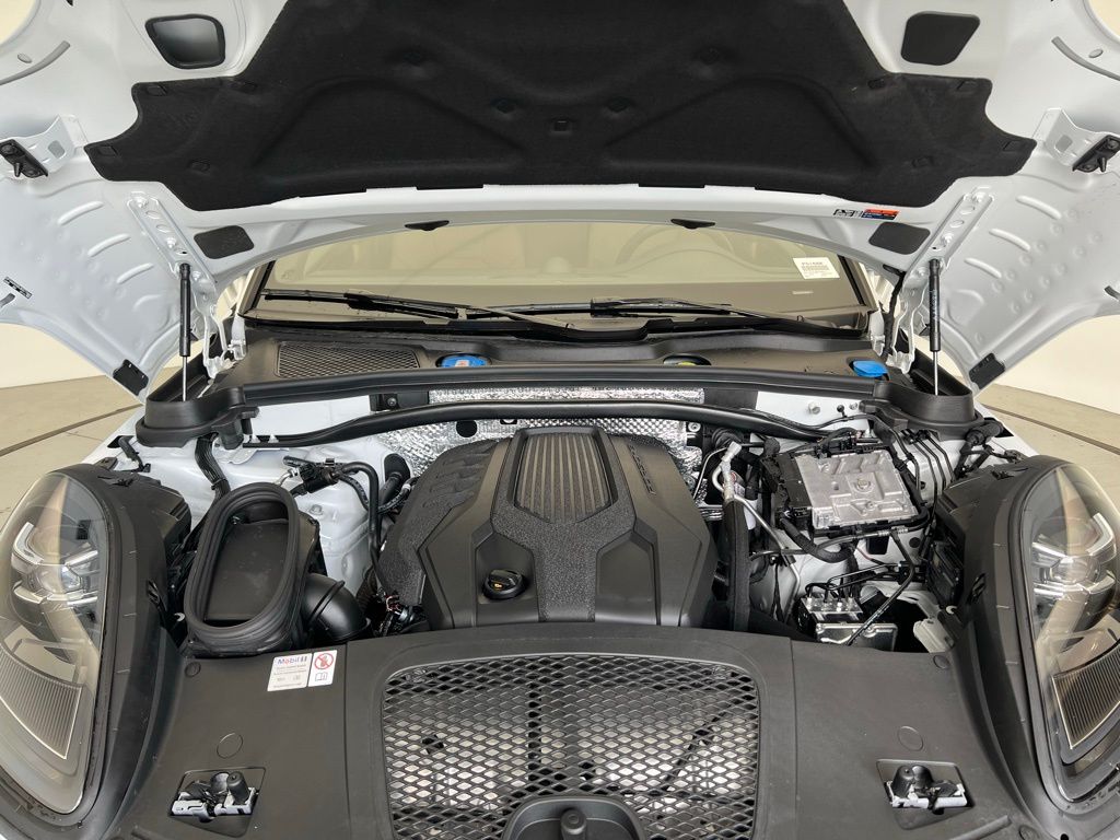 2025 Porsche Macan  26