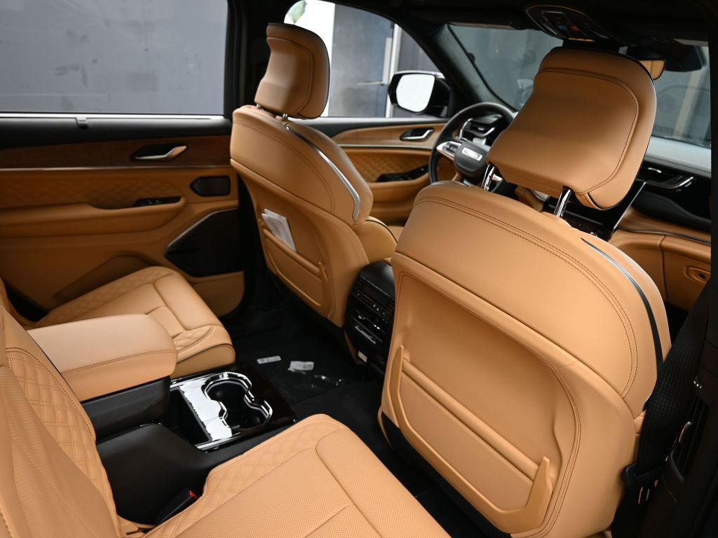 New 2025 Diamond Black Crystal Pearlcoat Jeep Summit image 40