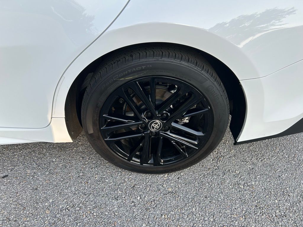 2025 Toyota Camry SE 9