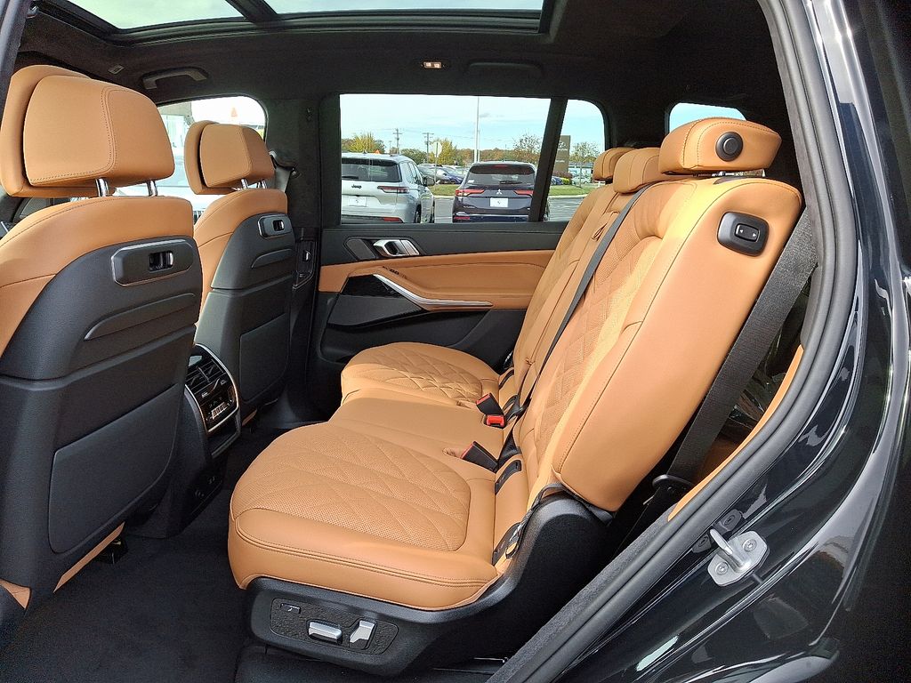 Thumbnail: 2026 BMW X7 - 5