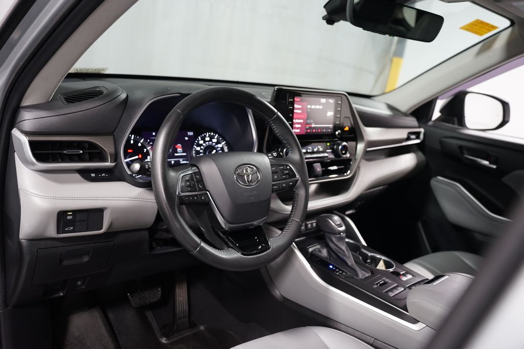 Thumbnail: 2020 Toyota Highlander - 11