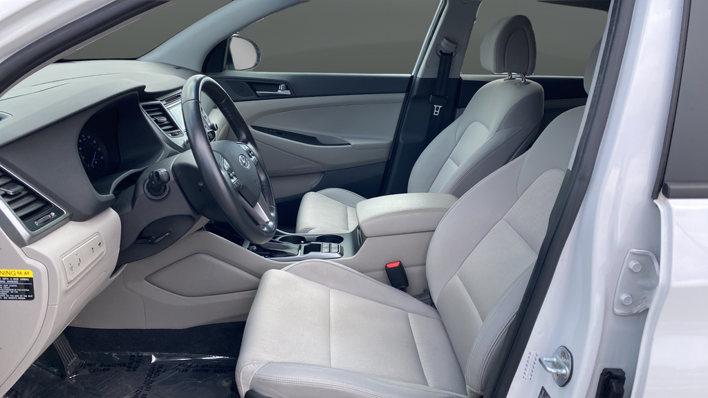 Used 2017 Winter White Hyundai Sport image 9
