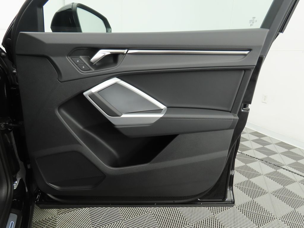 Thumbnail: 2025 Audi Q3 - 26