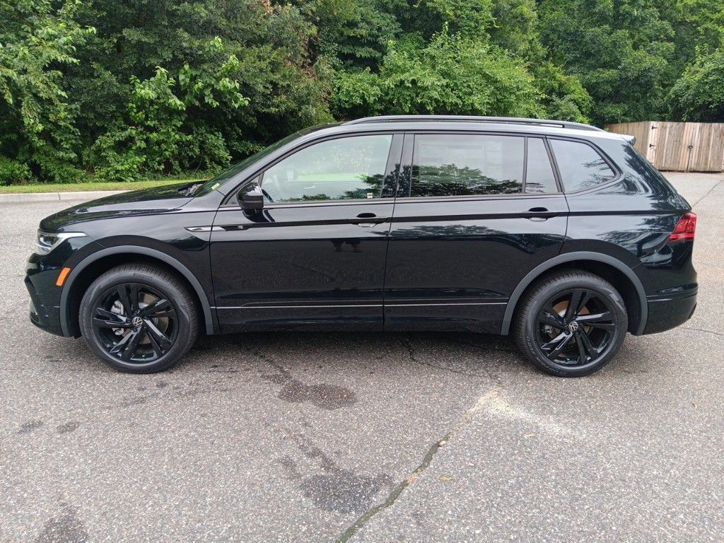 2024 Volkswagen Tiguan 2.0T SE R-Line Black 2