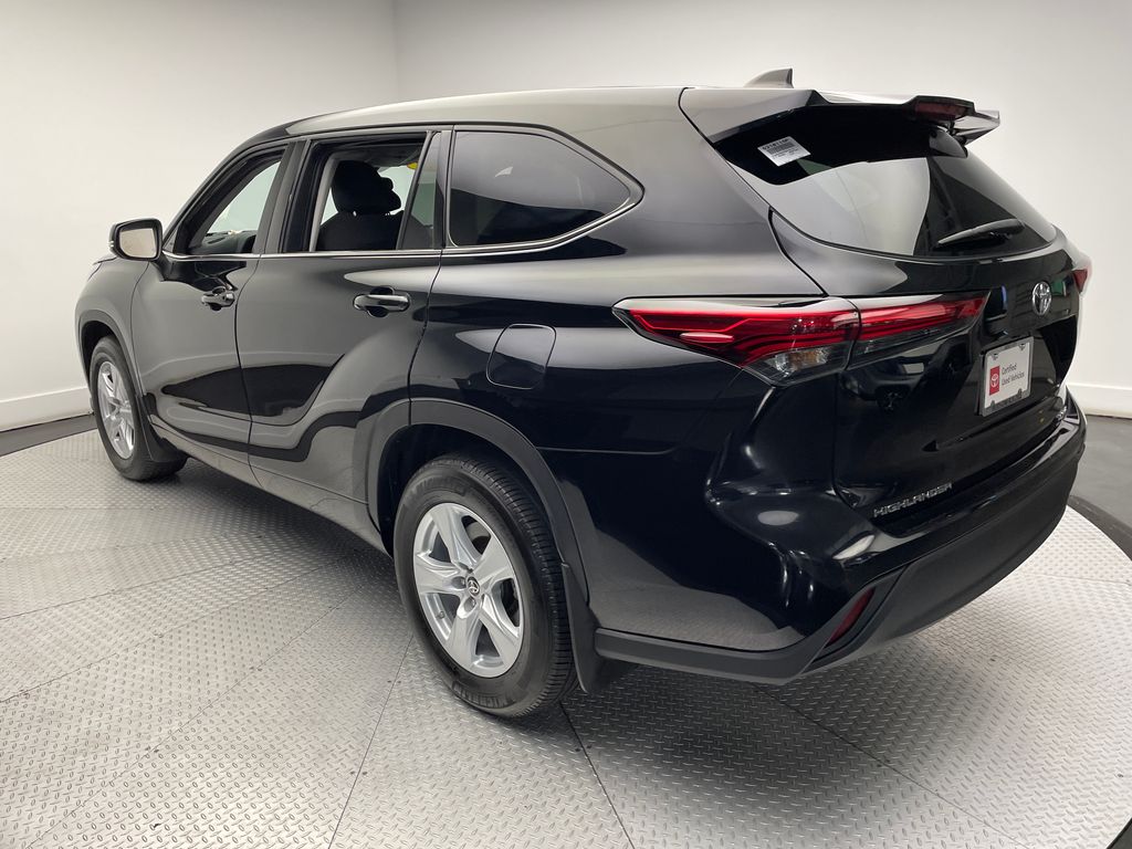2022 Toyota Highlander LE 7