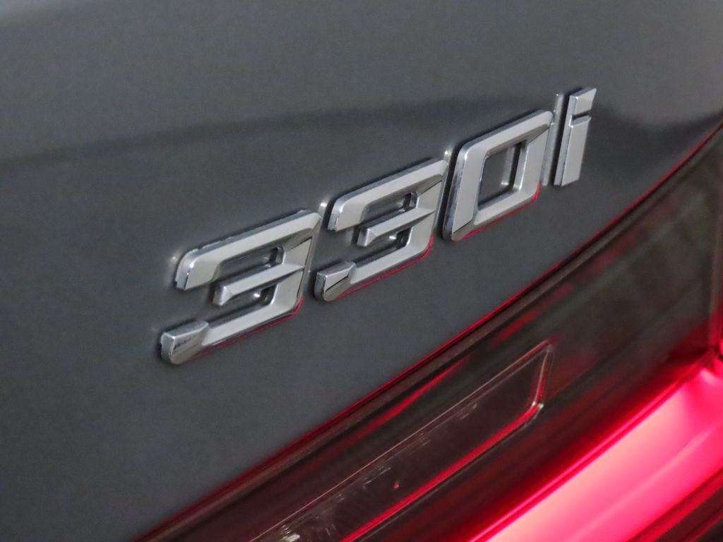 Thumbnail: 2024 BMW 3 Series - 9