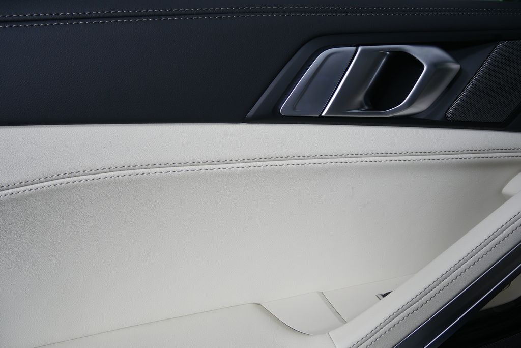 Thumbnail: 2026 BMW X6 - 13