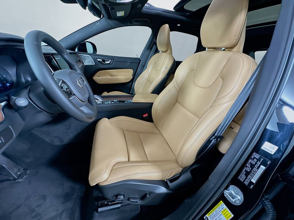 Thumbnail: 2023 Volvo XC60 - 20