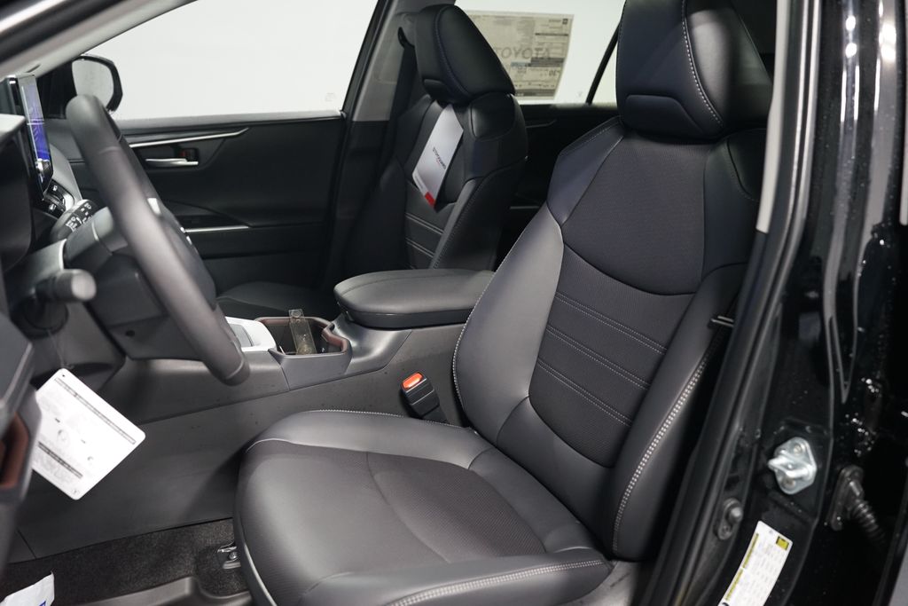 Thumbnail: 2025 Toyota RAV4 - 28