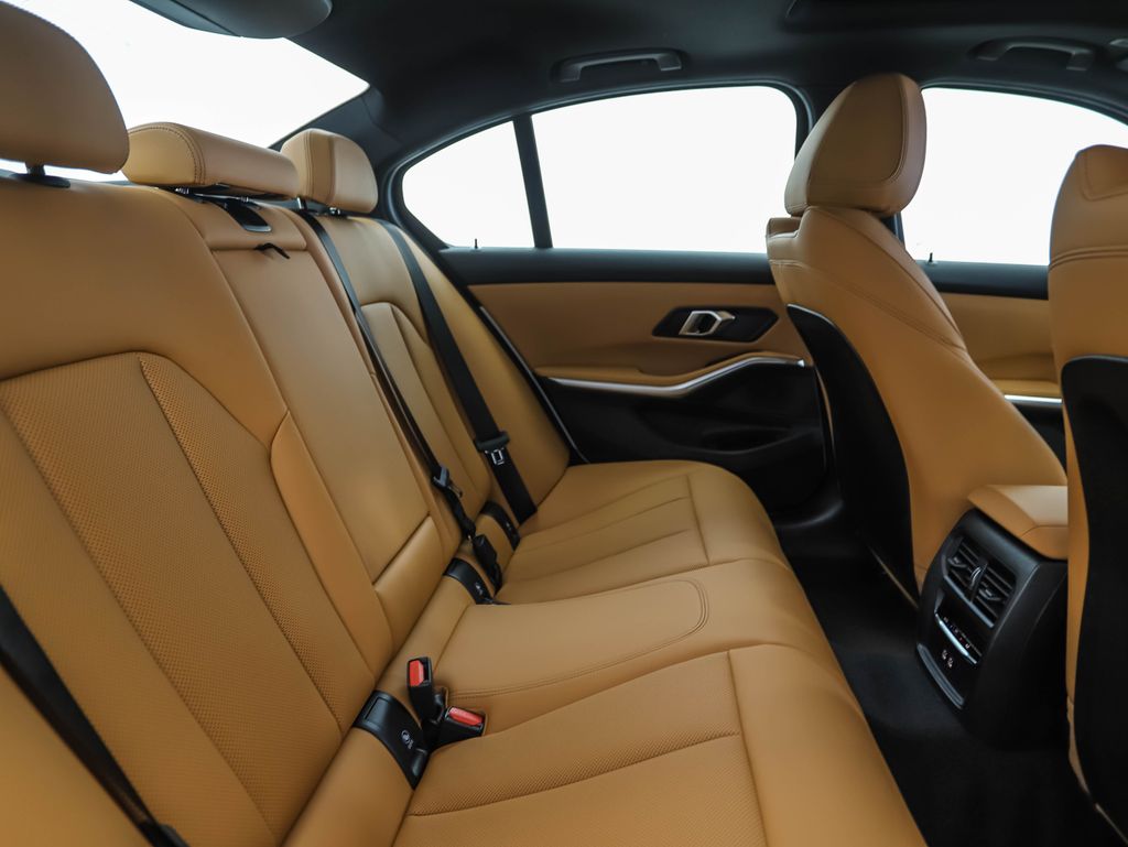 Thumbnail: 2024 BMW 3 Series - 26