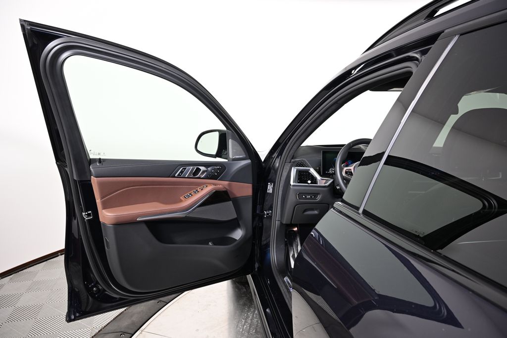 Thumbnail: 2026 BMW X7 - 22