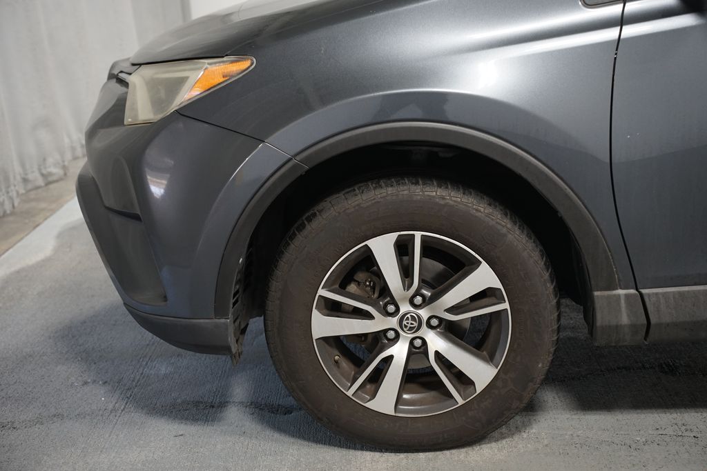 Thumbnail: 2017 Toyota RAV4 - 5