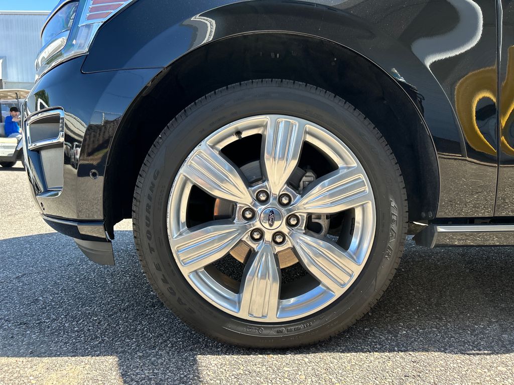 2022 Black Metallic Ford Expedition Max Platinum RWD SUV