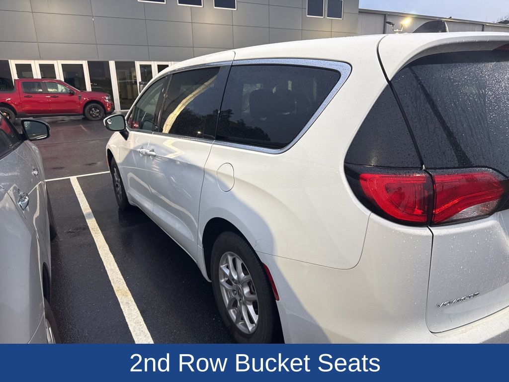 2022 Chrysler Voyager LX