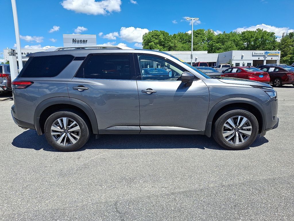 2024 Nissan Pathfinder — photo 8